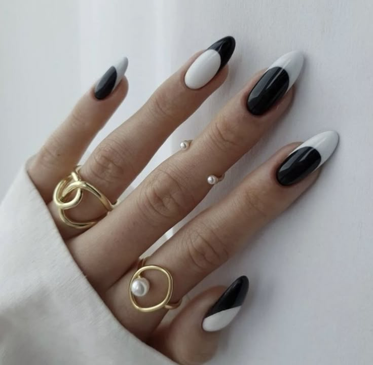 Edgy Classy Nails, Black Nails White Tips, French Wedding Guest, Wedding Guest Nail, Cute French Tip Nails, Wedding Guest Nails, Cute French Tip, Black And White French, Black And White Nail