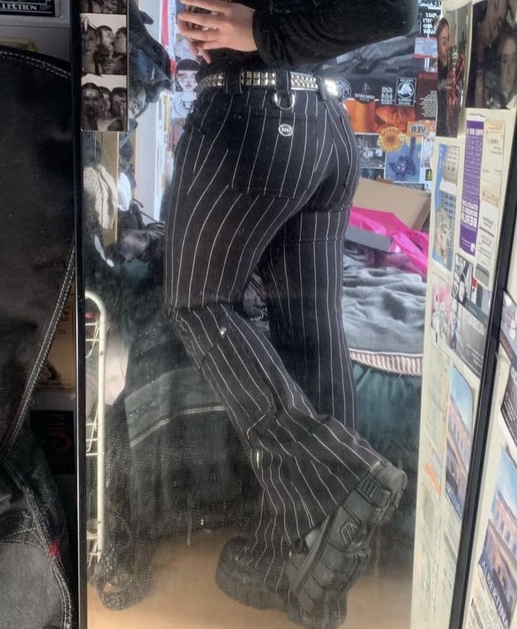 y2k, y2k outfit, y2k fashion, y2k aesthetic, 2000s, 2000s fashion, 2000s outfits, 2000s aesthetic, suzehalberkamp Striped Pants Aesthetic, Pinstripe Pants Outfit, Pants Aesthetic, 2023 Lookbook, High School Fashion, Aesthetic 2000s, Fashion 2000s, Outfits 2000s, Work Fits