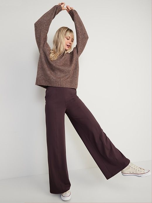 Stylish Older Women Over 60, Wide Leg Pants Outfit Work, Wide Leg Yoga Pants Outfit, Therapist Outfit, Modest Pants, Trendy Petite Clothing, Everyday Outfits Fall, Cotton Pants Women, Wide Leg Pants Outfit