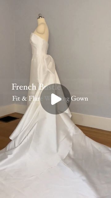 a dress is being displayed on a mannequin in a room with gray walls