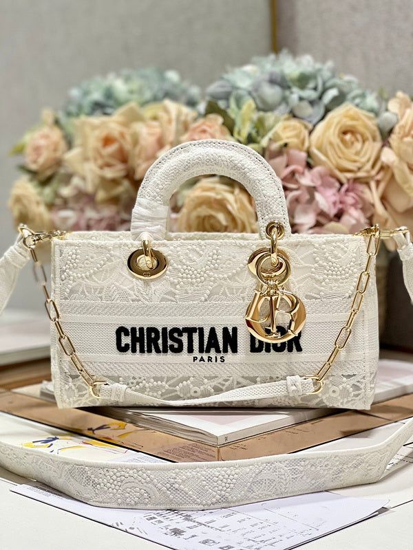 Size: 26cm*6cm*14cm It comes with Dust box, Care manual, Tag, and Paper bag. Embroidered Handbag, Lady Dior, Dior Bag, Brunei, Wallet Case, Luxury Bags, Contact Us, Fashion Bags, New Zealand