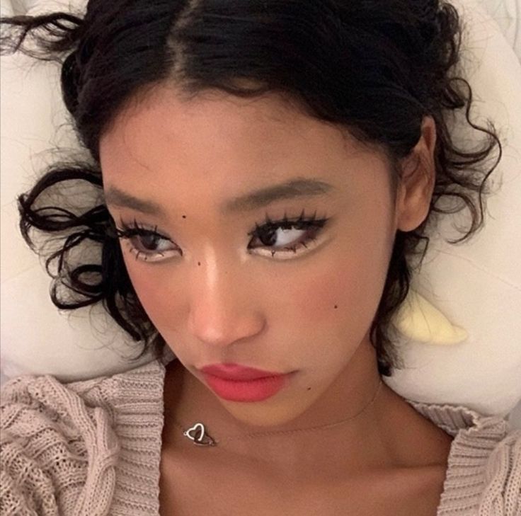 Douyin Makeup On Dark Skin, Tanned Makeup, Doll Eye Makeup, Douyin Makeup, Ethereal Makeup, Makeup Tut, Asian Eye Makeup, Cute Makeup Looks, Penteado Cabelo Curto