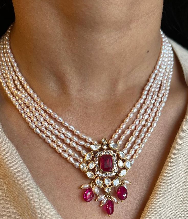 Neck Pics, Neck Pieces Jewelry, Antique Necklaces Design, Antique Necklaces, Bridal Jewelry Vintage, Fancy Jewelry Necklace, Modern Gold Jewelry, Pearl Jewelry Design, Jewelry Designing