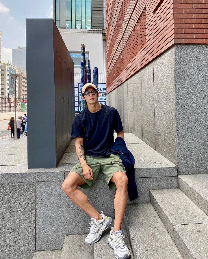 Korean Shorts Outfit, Outfit Ideas Men Korean, Short Outfits Korean, Shorts Outfit Casual, Korean Men Fashion, Korean Ootd, Korean Street Fashion Men, Casual Dress Shirt Men, Korean Shorts