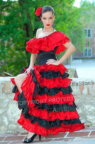 Spanish Dress Style, Spanish Dress Traditional, Spanish Traditional Dress, Spain National Costume, Spain Traditional Dress, Spanish Dress Flamenco, Traditional Spanish Dress, Flamingo Dancer, Kids Gown Design