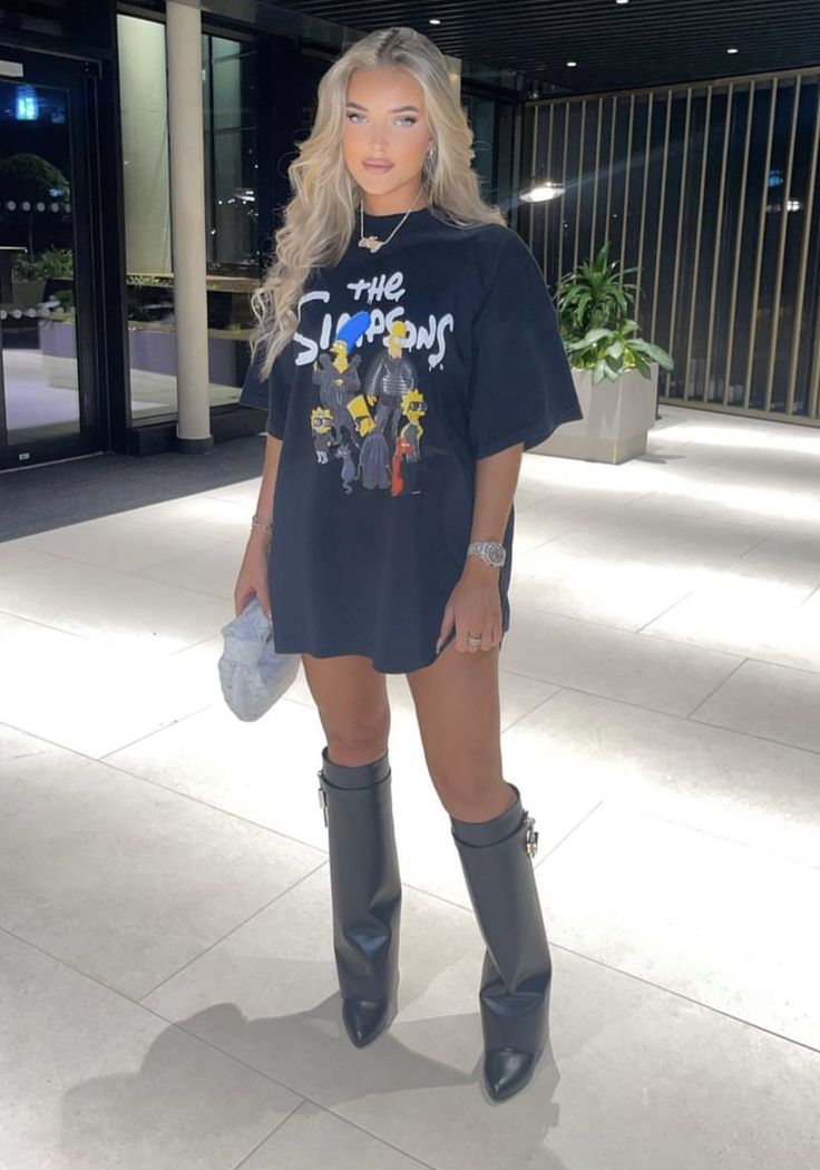 Big T Shirt Boots Outfit, Oversizd Tshirt, T Shirts Dress Outfit, Oversized Shirt As A Dress, Oversized Going Out Outfit, Street Style Party Outfit, Big T Shirt And Boots Outfit, Tshirt Club Outfit, Big Tshirt And Boots Outfit