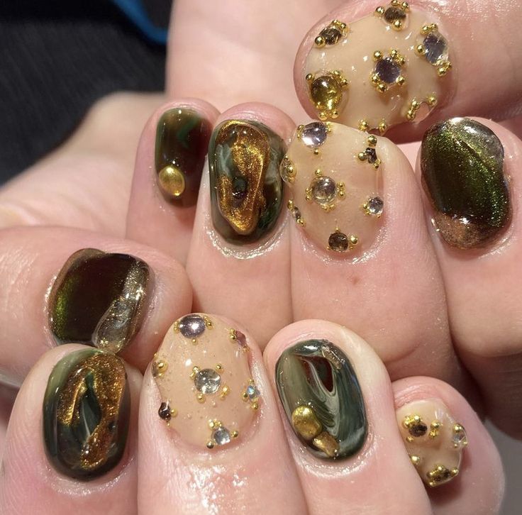 Dark Green Gem Nails, Nail Design Glitter, Trends Nails, Velvet Nails, Hippie Nails, Pretty Gel Nails, Nails Manicure, Nails 2024, Art Nails