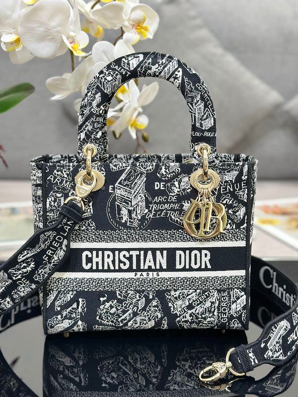 ELE - Dir Bags - 213 Christian Dior Paris, Branded Packaging, Ladies Handbags, Luxury Items, Luxury Handbags, Dior Bag, Wallet Men, Real Leather, Travel Bags