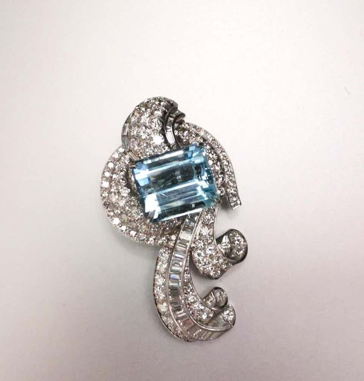 Art Deco Diamond Brooches With Gemstone, Diamond Gemstone Brooches In Art Deco Style, Luxury Platinum Brooches As Gift, Luxury Platinum Brooches For Gift, Classic Diamond Brooch With Gemstones, Classic Diamond Gemstone Brooches, Luxury Platinum Brooches, Luxury Brilliant Cut Brooches For Anniversary, Evening Platinum Brooch Jewelry