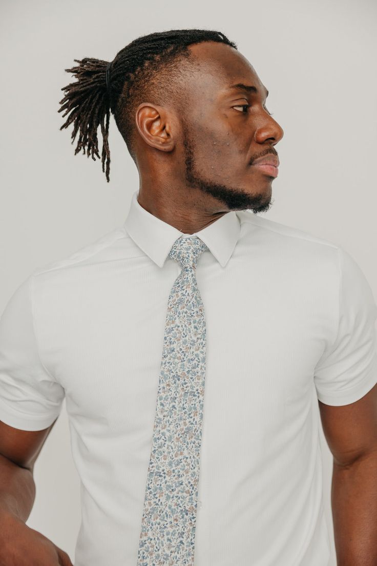 We pride ourselves in offering our customers some of the best skinny ties money can buy. Each DAZI tie is handmade from high quality imported fabrics. Features: Approx. 2.5" wide at the tip Approx. 58" in length 100% Cotton