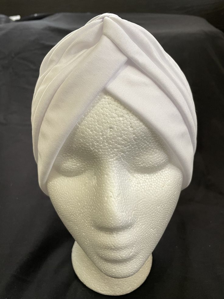 Turbante blanco / White turbans Adjustable White Headscarf Band, Elegant White Fitted Turban, Elegant Fitted White Turban, Elegant White Headband Headwrap, Elegant White Headwrap Headband, White One-size Summer Turban, White Summer Beach Headwrap, Elegant White Headwrap One Size Fits Most, White Headband-style Headwrap