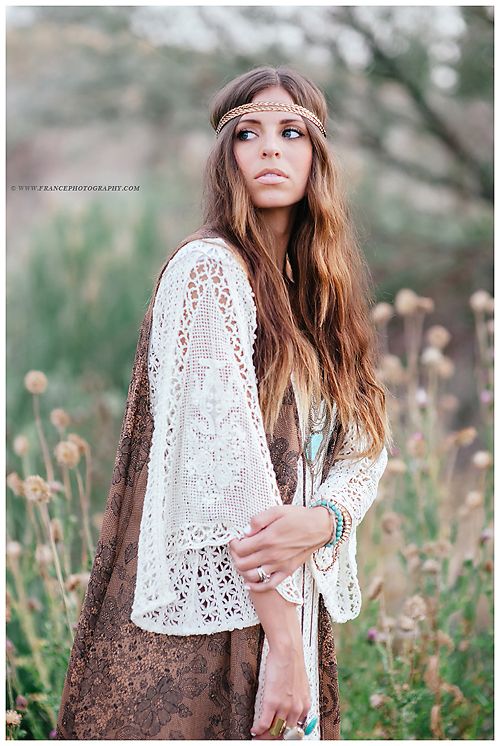 Boho Photoshoot, Hippie Hair, Senior Picture Outfits, Estilo Chic, Magazine Photography, Hippie Chic, Estilo Boho, Fashion Photoshoot, Hippie Style