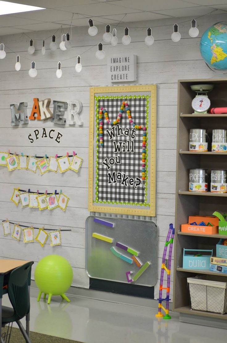 the classroom is decorated with lots of colorful items