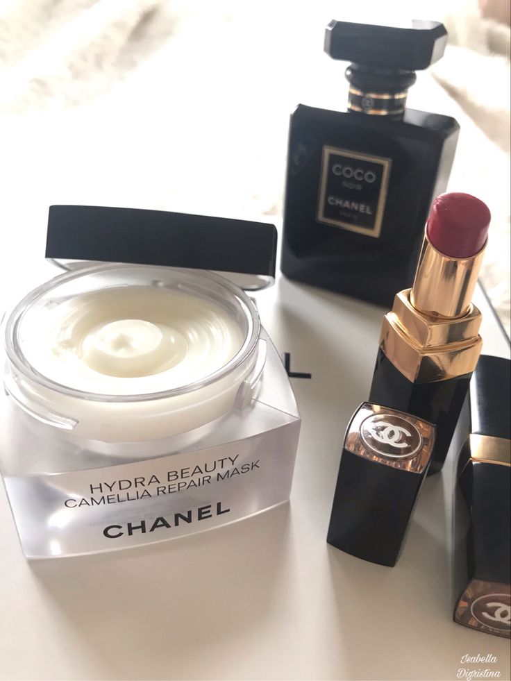 Chanel 
Skincare 
Camelia
Hydra beauty 
Coco noir Chanel Hydra Beauty, Sweet Perfume, Makeup Eyeshadow Palette, Repair Mask, Perfect Skin Care Routine, Taylor Momsen, Beauty Mask, Dior Makeup, Fancy Makeup