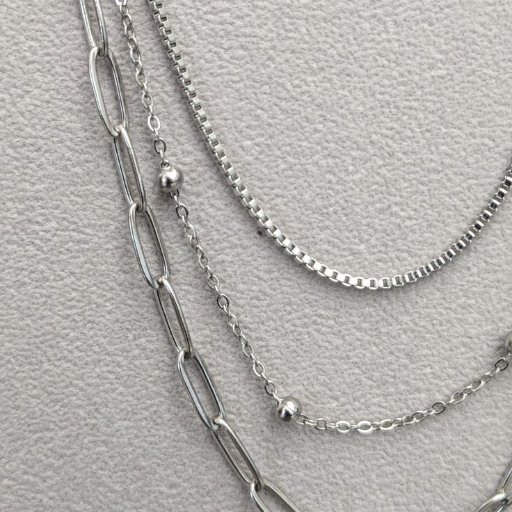 Triple-strand necklace made of titanium steel, weighing 13 grams.