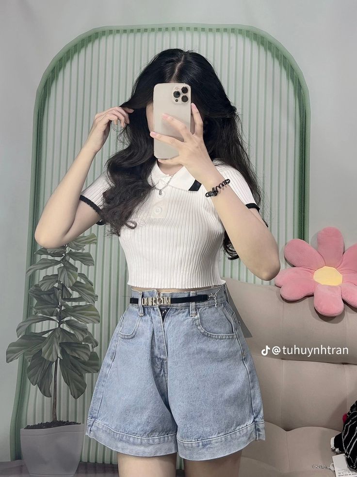 Pambahay Outfit, Basic Style Outfits, Crop Top And Leggings, Fasion Outfits, Fashion Sketches Dresses, Business Outfits Women, Korean Casual Outfits, Feminine Outfit, Kpop Fashion Outfits