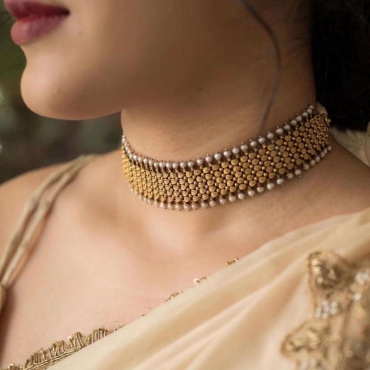 Choker Set Beautiful to suit any saree! Maharashtrian Jewellery, Instagram Creative Ideas, Choker Necklace Set, Choker Set, Neck Piece, Gold Choker, Instagram Creative, Jewelry Patterns, Indian Jewelry