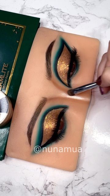 Dark Green Eye Makeup Looks, Emerald Green And Gold Eye Makeup, Emerald Green And Gold Makeup Looks, Emerald Green And Gold Makeup, Loki Inspired Makeup, Green And Gold Eyeshadow Looks, Green And Gold Makeup Looks, Green And Gold Eye Makeup, Green Christmas Makeup