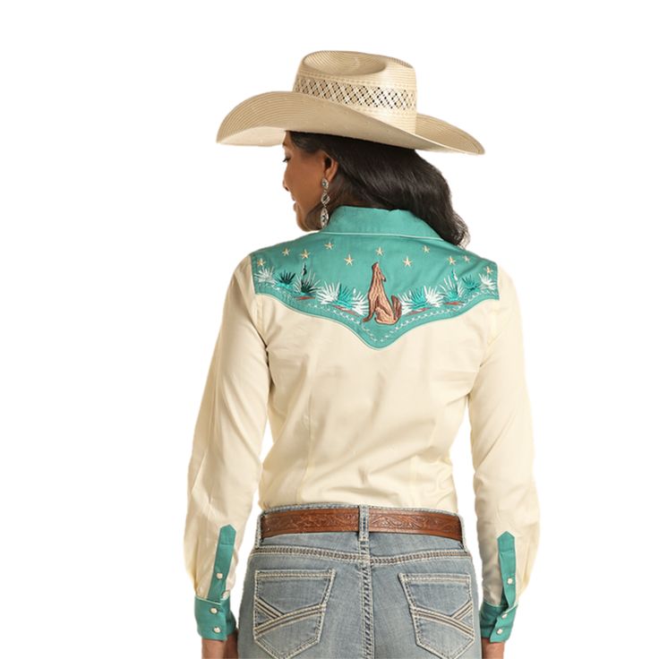 Style number LWN2S03440 Cream abutton down shirt Contrast teal trim and yokes Embroidered howling coyote and stars on front & back yoke Cross stitching under emroidered graphics on front and back yoke White piping around yokes Western smile pockets with teal piping 100% cotton Western Glam Outfit, Western Shirts For Women, Howling Coyote, Homesteading Animals, Teal Trim, Western Glam, Western Top, Western Clothes, Cowgirl Fashion