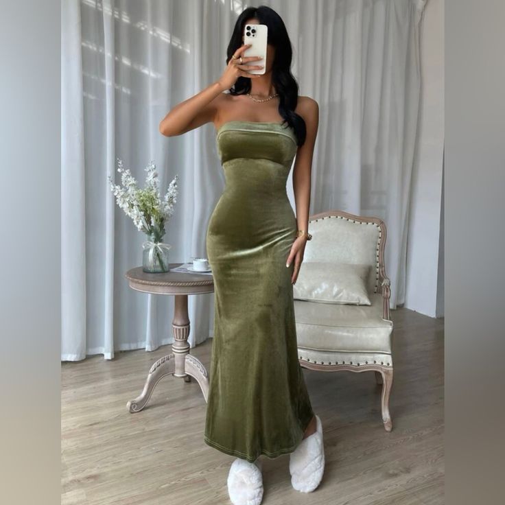 Beautiful Green Velvet Dress Free People Anthropologie Green Dress Formal, Velvet Formal Dress, Velvet Prom Dress, Green Velvet Dress, Olive Green Dresses, Shein Dress, Pretty Prom Dresses, Grad Dresses, Mermaid Dress