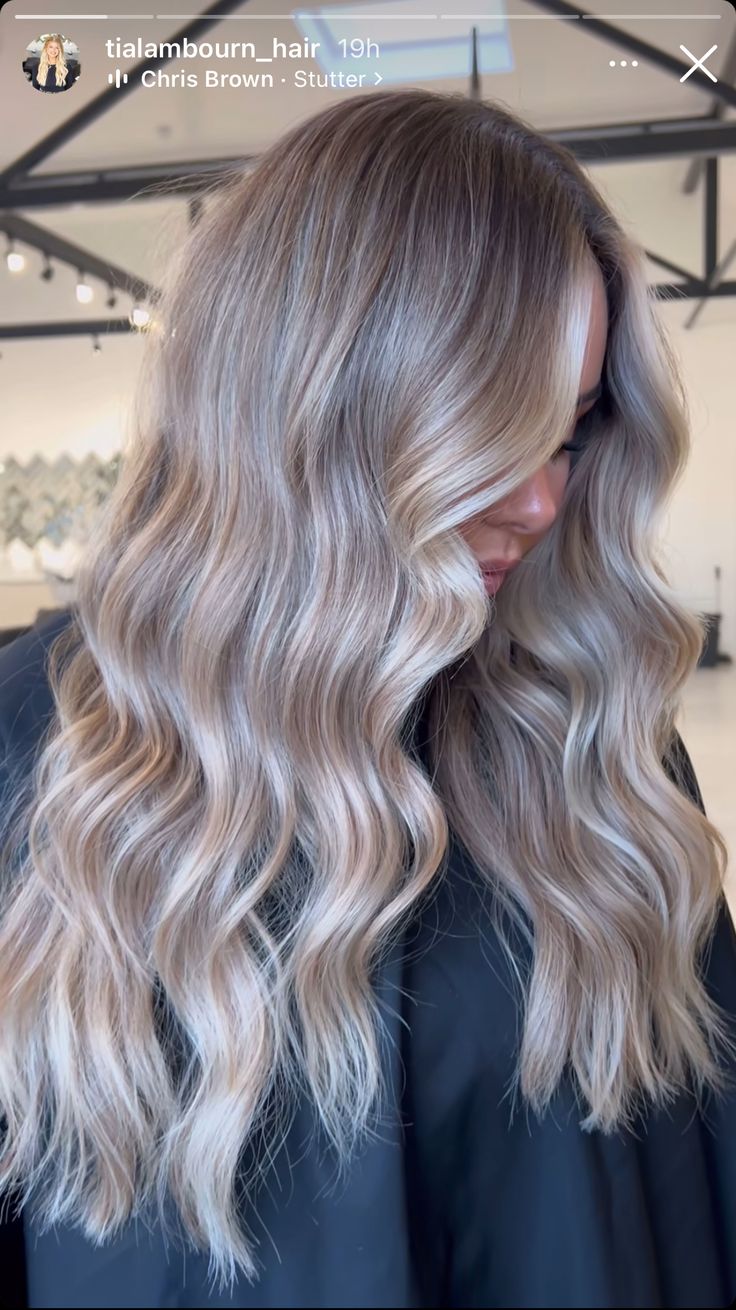 Champagne Hair Balayage, Frosty Blonde Balayage, Ashy Dirty Blonde Hair, Light Ashy Blonde Hair, Teddy Blonde Hair, Blended Blonde Balayage, Cool Highlights, Winter Hair Colour For Blondes, Adrina Lima