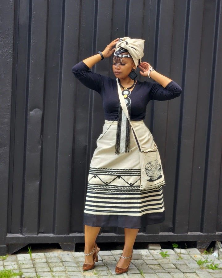 Xhosa Makoti Outfits, Xhosa Attire For Ladies, Modern Xhosa Attire, Xhosa Outfits, Xhosa Traditional Dresses, Xhosa Traditional Attire, Xhosa Attire, South African Traditional Dresses, African Traditional Wear