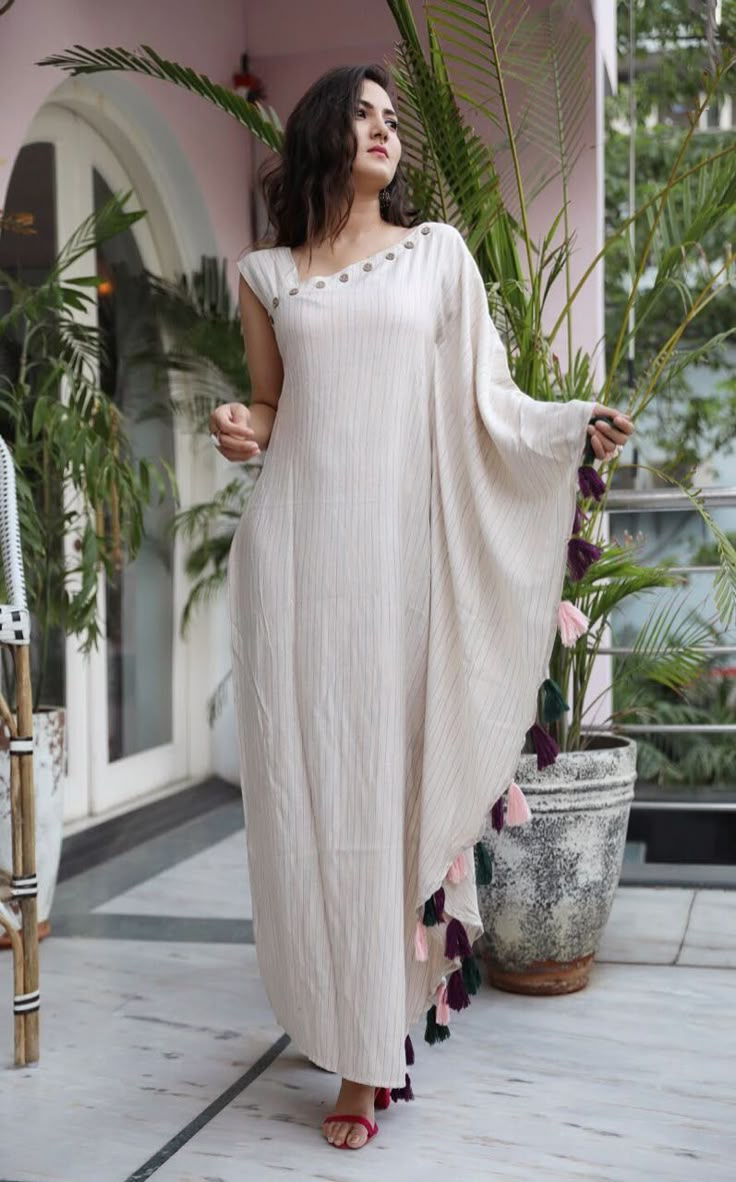 Kaftan Designs, Long Dress Design, Indian Gowns Dresses, Kurti Designs Party Wear, Beautiful Dress Designs, Designer Party Wear Dresses, Boutique Dress Designs, Stylish Party Dresses, Party Wear Indian Dresses