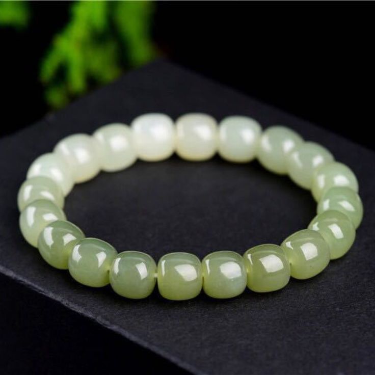 Jade is a precious stone that represents harmony and balance in life. It has been used around the world for centuries to bring peace and stillness to the soul. Agate is a powerful stone that improves mental well being while cleansing the mind of negative thoughts and attracting goodness and health to all who wear it.
Keep this stunning bracelet close to discover the peaceful energy of emerald jade stone and agate in your life. 

Real emerald jade stone, agate beads, 
Bead size can be selected：8m Balance In Life, Beading Needles, Sewing Needle, Rainbow Beads, Semi Precious Beads, Elastic Bracelet, Jade Stone, Lampwork Glass Beads, Quartz Bracelet