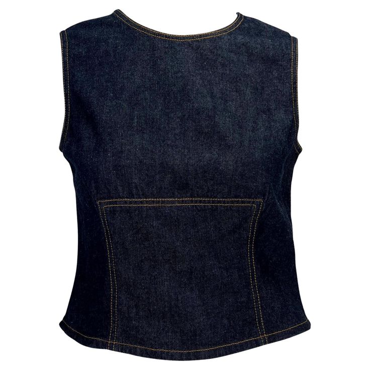 Presenting a sleeveless denim Gucci top designed by Tom Ford. From the Spring/Summer 2000 collection, this denim top is fashioned with beige stitching, accentuating the female form. An excellent and chic Y2K piece, this versatile top will become a closet staple. Approximate measurements: Size - IT42 Bust: 33” Waist: 29” Shoulder to hem: 18” Gucci Blouse, Denim Shorts Outfit Summer, 1990 Style, Tom Ford For Gucci, Denim Shorts Outfit, Gucci Top, Summer Shorts Outfits, Mario Testino, Fancy Tops