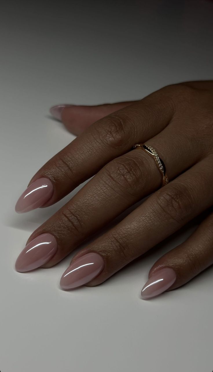 Classy Girl Nail, Short Almond Nails Brown Skin, Nail Colours Neutral, Short Nails On Long Fingers, Short Almond Nails Wide Nail Bed, Chocolate Chrome Almond Nails, Short Black Nails Oval, Short Nails Acrylic Fall Colors, Fall One Color Nails