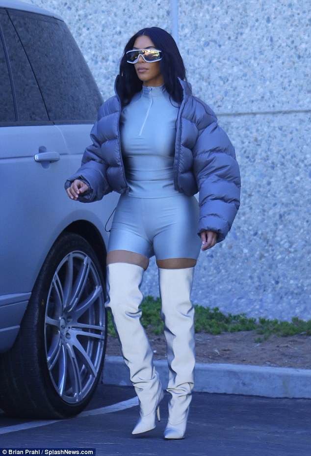 Thigh High Boots Outfits, Estilo Kim Kardashian, Monochromatic Looks, Estilo Kardashian, Kim Kardashian Outfits, Robert Kardashian, Long Shoes, High Boots Outfit, Kardashian Outfit