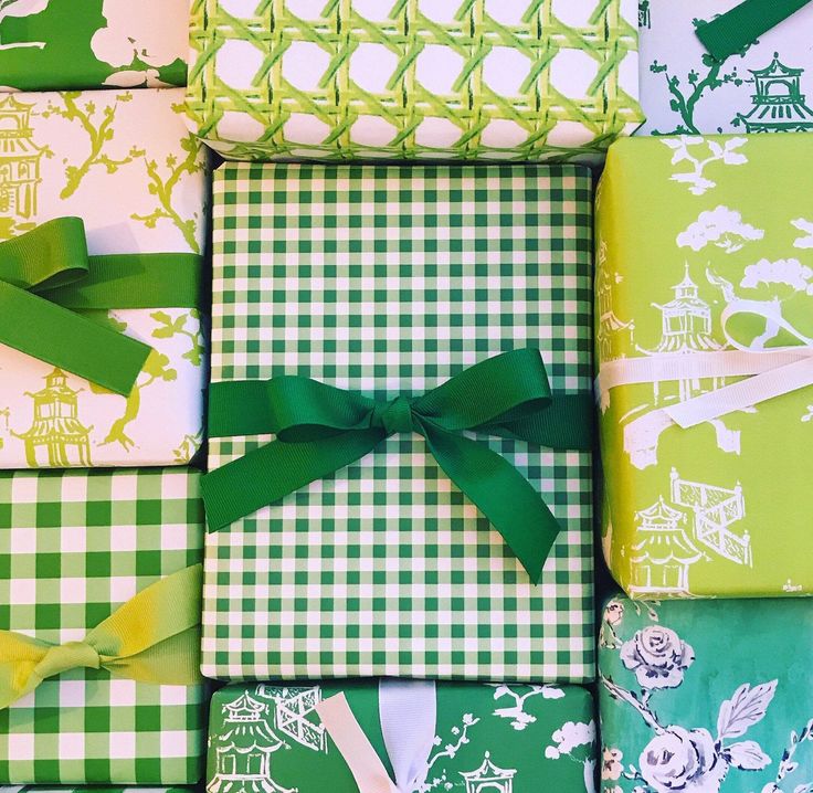 many different green and white wrapping paper with bows on them, all wrapped up together