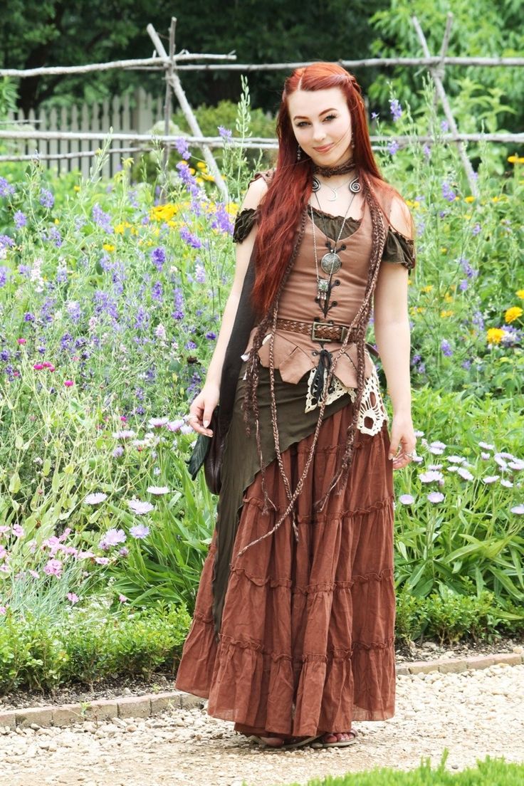 elvenrealm: “ From today’s garden strolls with elfofthewoodlandrealm and earthenspirit Instagram: Lotheriel ” Druid Costume, Ren Faire Outfits, Strega Fashion, Ren Faire Costume, Fair Outfits, Fest Outfits, 영감을 주는 캐릭터, Fantasy Clothing, Fantasy Fashion