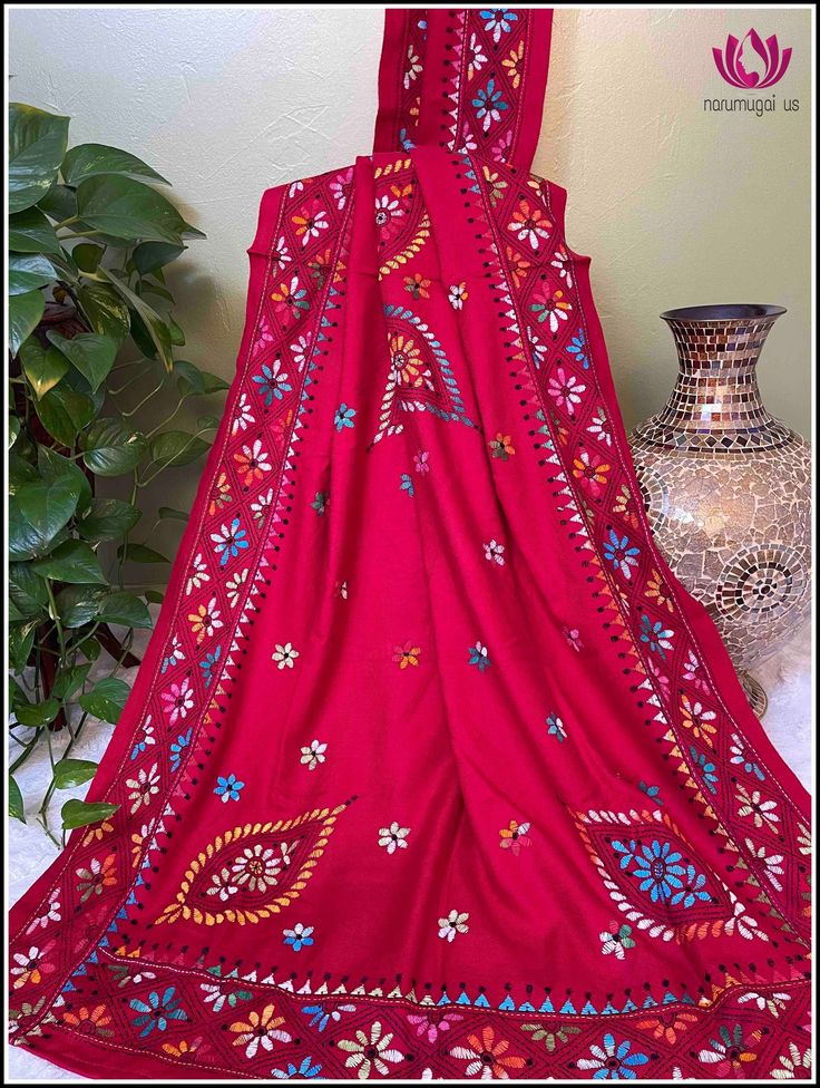 Thread Knots, Woolen Shawl, Colorful Threads, Warli Painting, Embroidered Canvas Art, Gingham Embroidery, Kutch Work Designs, Designer Bed, Red Shawl