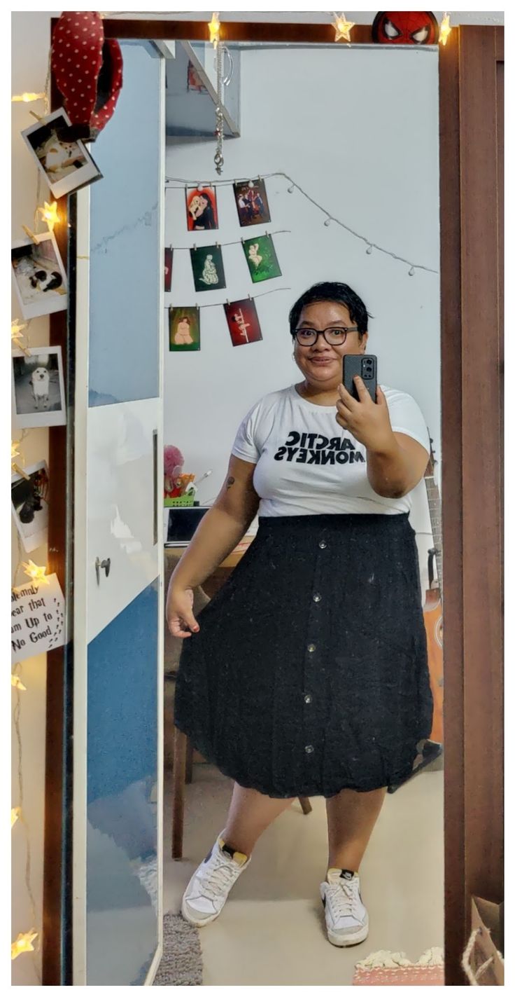 Skirt With Tshirt Plus Size, Skirt And Tee Shirt Outfit Plus Size, Skirt And Tee Shirt Outfit, Shirt Outfit Plus Size, T Shirt And Skirt Outfit, Tshirt Styling, Shirt And Skirt Outfit, Shirt And Skirt, Uk Size 16