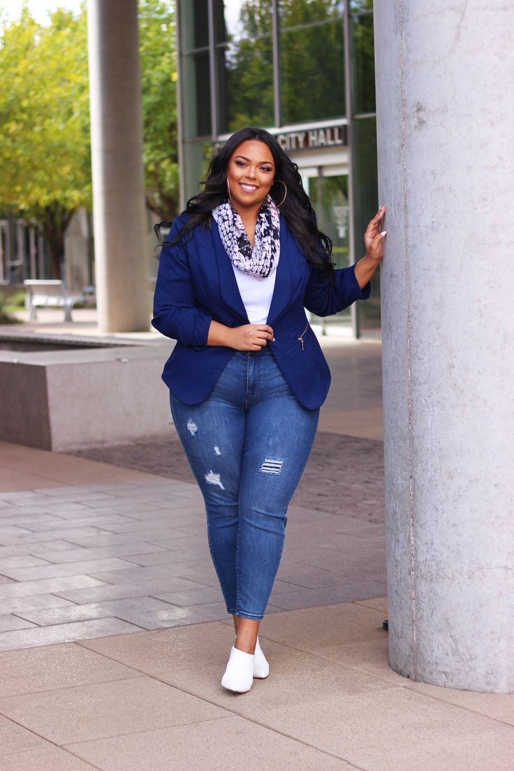 Jeans Work Outfit Plus Size, Plus Size Trendy Blazer, Blazer Jeans Outfit Women Plus Size, Plus Size Blue Blazer Outfit, Black Blazer With Jeans Plus Size, Office Outfits Women Plus Size Workwear, Plus Size Blazer Outfits, Curvy Work Outfit, Friday Outfit For Work