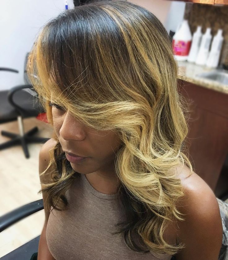 Blonde Balayage For Black Women Balayage For Black Women, Balayage On Black Women, Blonde Balayage On Black Women, Short Balayage Hair Brown, Natural Curly Short Hair, Black Hair With Blonde Streak, Hair Golden Blonde, Golden Blonde Ombre, Natural Hair Highlights