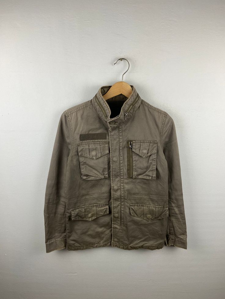 *ITEM: Vintage Army Military M65 MA-1  Jacket Medium Military Army Parka M51 Military Twill Field  Jacket Green Size M *ITEM DETAILS: 👇🏻 Please be aware that all vintage items will usually show a few signs of wear or fading due to age, but anything visible such as stains or holes, and serious flaws have been photographed.For any further information on this item please contact us and we will be happy to help. *SIZE: MEDIUM * ACTUAL SIZE MEASUREMENT: 👇🏻 *PIT TO PIT(WIDTH):19"INCHES *LENGTH(FRO Utility Khaki Parka With Patch Pockets, Utility Style Khaki Parka With Patch Pockets, Khaki Utility Parka With Patch Pockets, Khaki Military Outerwear With Patch Pockets, Military Parka With Patch Pockets For Outdoor, Military Style Parka With Patch Pockets For Outdoor, Rugged Khaki Utility Jacket With Pockets, Khaki Parka With Flap Pockets For Streetwear, Khaki Streetwear Parka With Flap Pockets