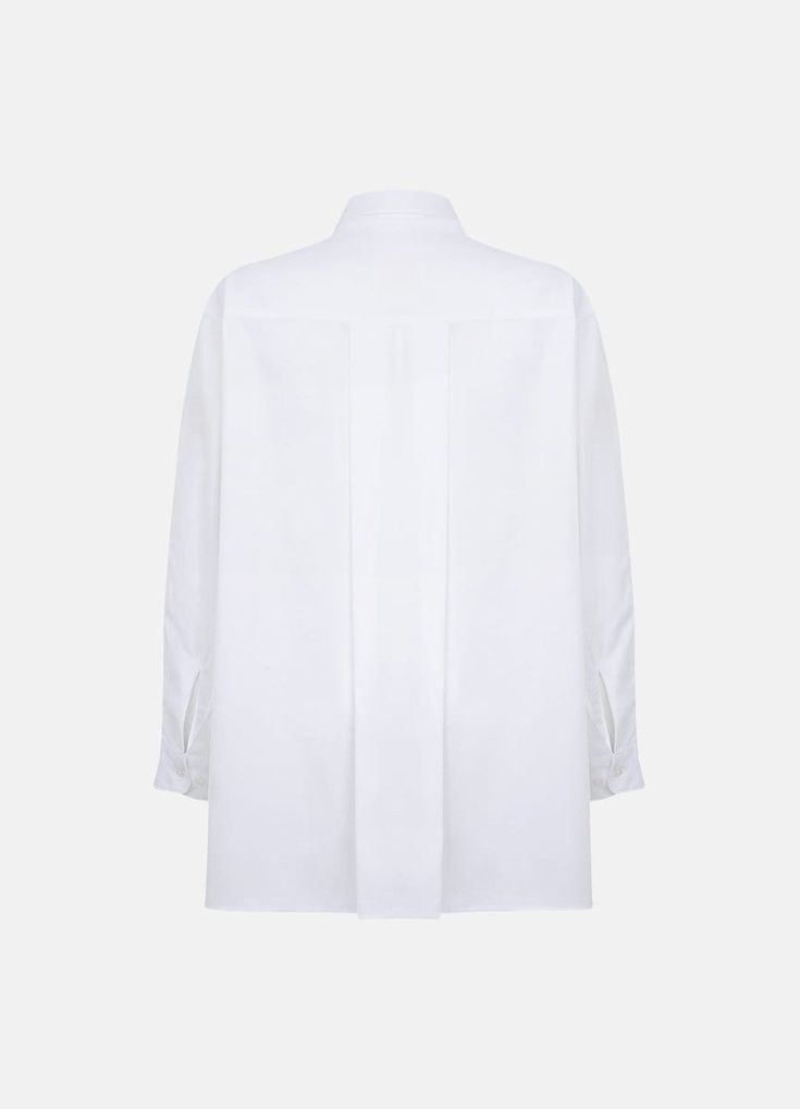 White button-down shirt Terza expertly blends classic and casual styles. You can effortlessly transition this model from a traditional long-sleeved white shirt to a more laid-back version by rolling up the sleeves. Its versatile design encourages you to experiment with your appearance, whether you choose to tuck Terza into your favorite pair of pants or a skirt. Crafted from organic cotton, Terza envelops you in the comfort of top-quality organic fabric. Embrace the freedom of comfort and confid White Long Sleeve Dress Shirt With Concealed Placket, Oversized Classic Tops For Business Casual, White Long Sleeve Top With Concealed Placket, Classic Long Sleeve Blouse With Roll-up Sleeves, Classic Long Sleeve Dress Shirt For Daywear, Classic Long Sleeve Shirt For Daywear, Timeless Long Sleeve Dress Shirt For Daywear, Classic White Blouse With Placket, Oversized Classic Blouse With Concealed Placket