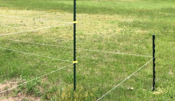 there is a fence in the middle of a field