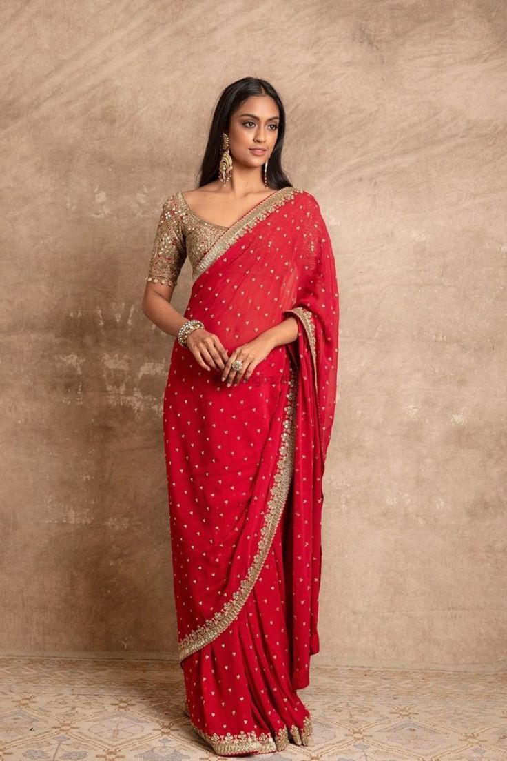 Red Georgette Saree, Red Saree Wedding, Red Sarees, Arpita Mehta, Red Sari, Organza Lehenga, Saree Style, Sari Blouse Designs, Simple Sarees