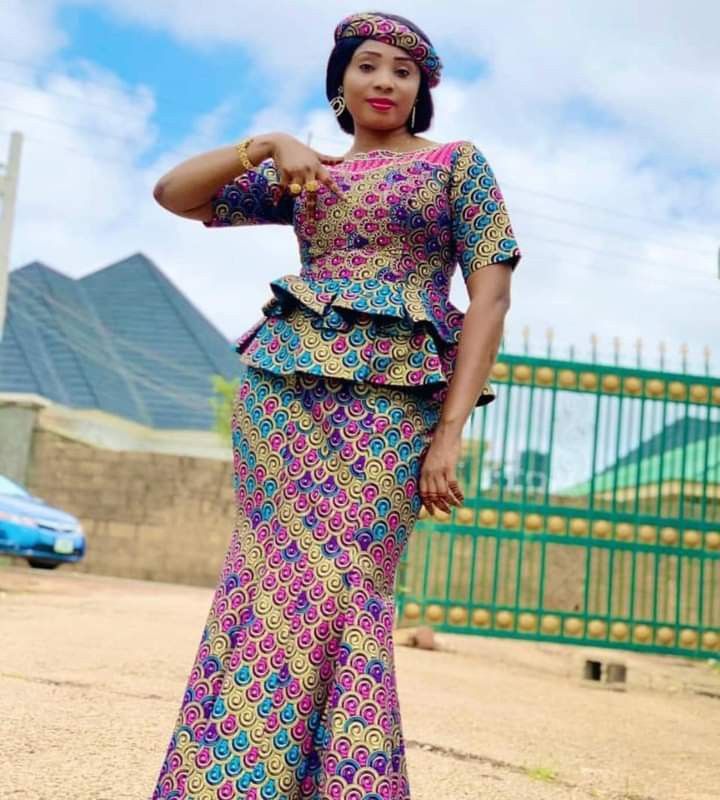 Sleet And Kaba Styles, Skirt And Blouse Ankara, African Wear For Ladies, Kaba Styles, Lace Dress Classy, African Traditional Wedding Dress, African Fabric Dress, Long African Dresses, African Print Dress Ankara