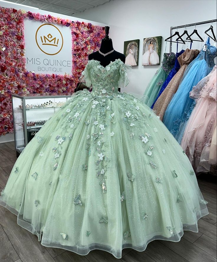 Sage quinceañera dress Green Sage Quince Dress, Quincera Dress Sage Green, Green Floral Quinceanera Dresses, Quinceanera Dresses Princess And The Frog, Qencenera Dresses Sage Green, Lime Green Quince Dress, Nature Quinceanera Dresses, Mis Quince Boutique, Sea Green Quinceanera Dress