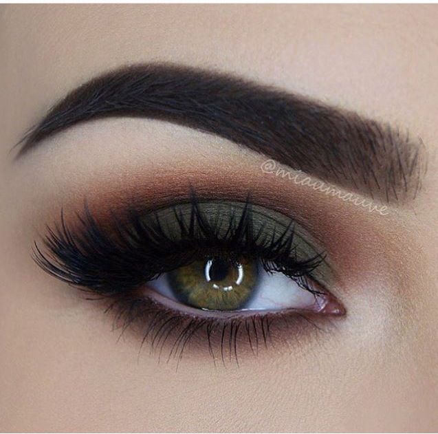 Love the hunter green eye! Must try! Foil Eyeshadow, Fair Skin Makeup, Green Smokey Eye, Trendy Eyeshadow, Smink Inspiration, Green Makeup, Beauty Make-up, Makijaż Smokey Eye, Green Eyeshadow