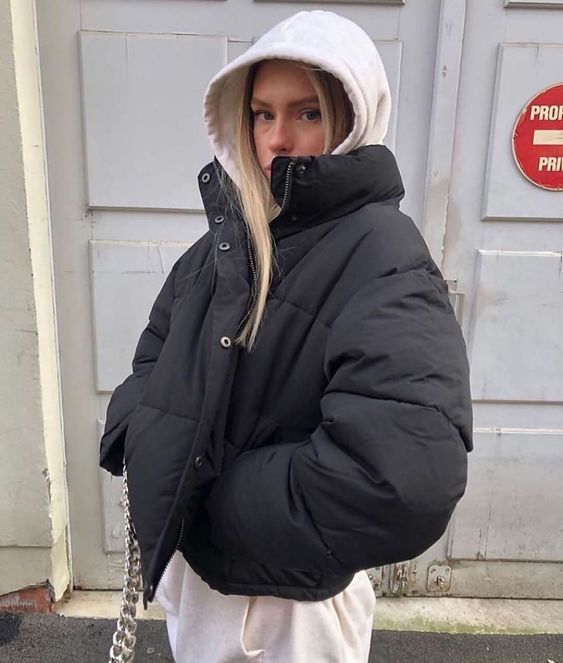 Trending: Quarantine Outfit Stile Hijab, Tennis Shoes Outfit, School Looks, Outfit Look, Black Puffer, Mode Inspo, 가을 패션, Looks Style, Outfits Casuales