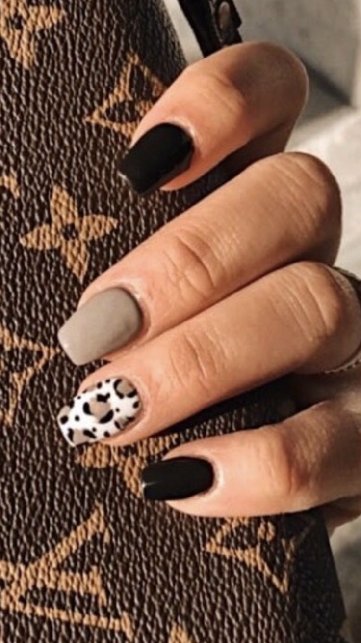 Cute Western Nails Acrylic Coffin, Nails For Hunting Season, Western Fingernails, Black And Brown Nail Ideas, Fall Nail Designs Coffin Shape, Fall Lepord Print Nails, Leopard Pumpkin Nails, Fall Nails With Black, Short Cheetah Nails