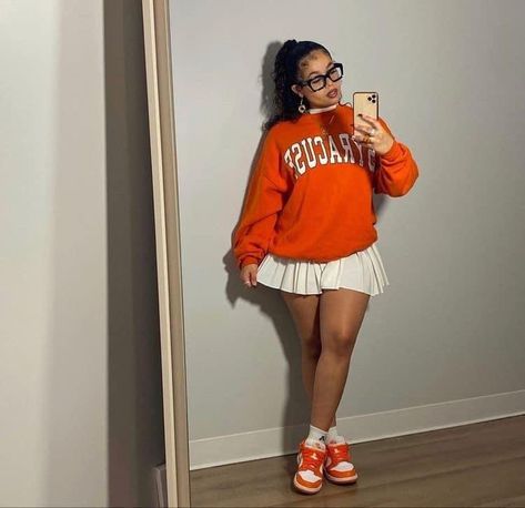 Outfit With Orange Dunks, Pink Collared Shirt Outfit, Orange Outfit Black Women, Preppy Outfits Black Women, Plus Size Graduation Pictures, Fall Graduation Outfit, Fall Outfits Girly, Pleated Skirt Outfit Black Women, Plus Size Graduation Outfit