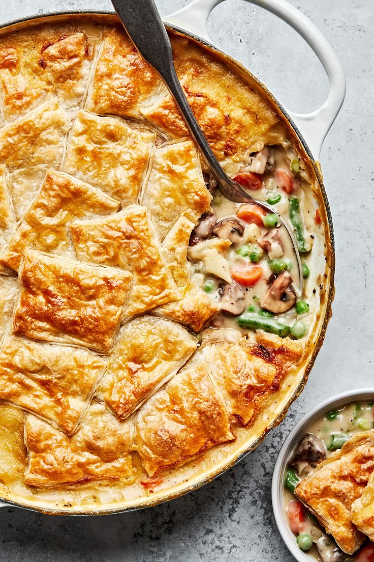 a pot pie with meat and vegetables in it