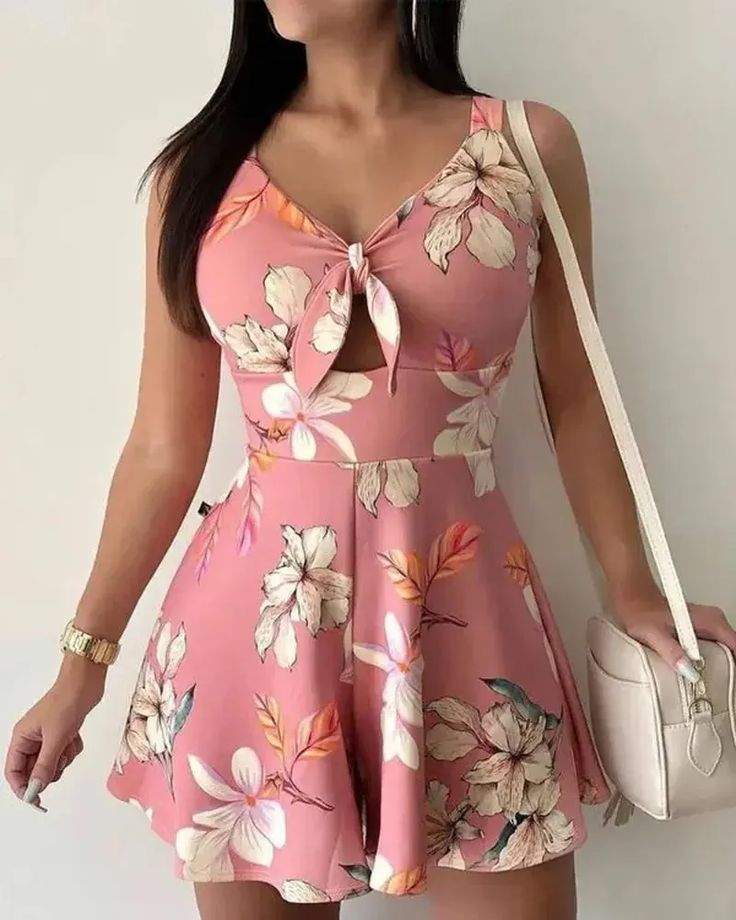 Olivia Mark - Romper de cuello en V con estampado floral y lazo delantero Indo Western Dresses For Women, Western Dresses For Women, Indo Western Dress, Elegante Casual, Casual Rompers, Romper Outfit, Ely, Party Wear Sarees, Western Dresses