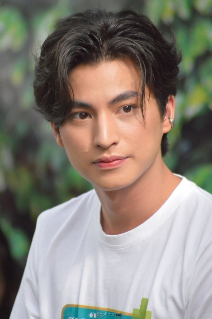 Middle Part Undercut Men Asian, Asian Man Haircut Round Face, Asian Hairstyles Round Face, Korean Haircut Men, Asian Mullet, Curtain Hairstyle, Perm Hair Men, Asian Boy Haircuts, Kdrama Boys